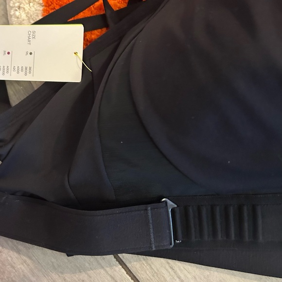 Padded sports bra - Picture 3 of 7